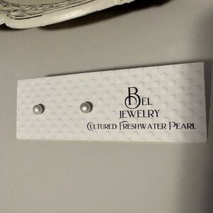 Brand new Cultured Freshwater Pearl Earrings